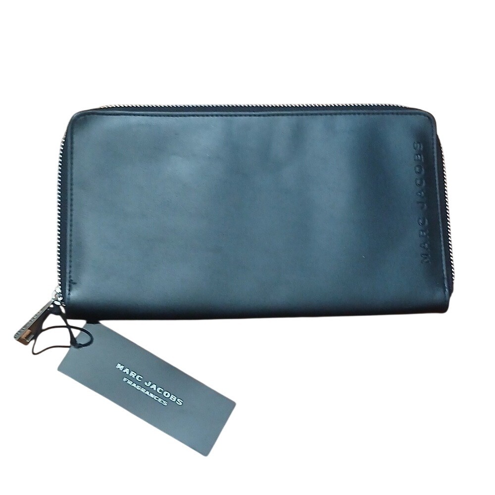 Marc Jacobs Travel Wallet Women‎ OS Black Zip Around Debossed Logo Faux Leather
